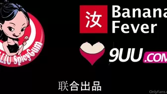 juneliu impressive babe dancing striptease