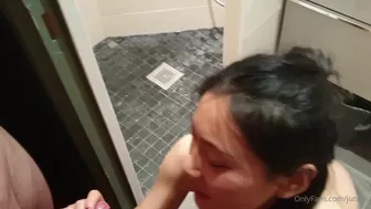 juneliu delightful beauty fucks a shaved vagina