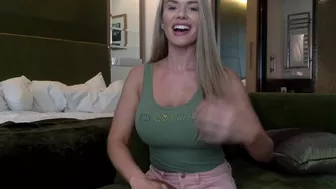 Miss Tiff  beautiful lady pulls pussy