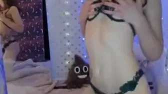 keutypie dark haired babe masturbates pussy with vibrator