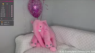 holyyy_kiraa sweet chick fucks both holes