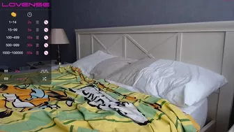 tinkissa impressive babe dancing striptease