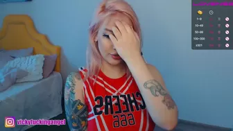 vickyfuckingdoll sweet lady takes off her dress