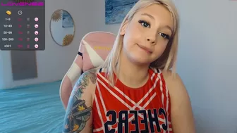 vickyfuckingdoll young beauty fucks phallus