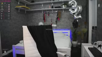 sexclusive_mj hot chick with big booty poses in lingerie