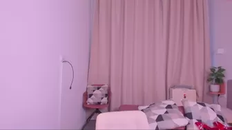 aizashake elite woman pulls a cap