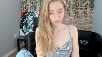 saskiadragon sexy babe dancing striptease