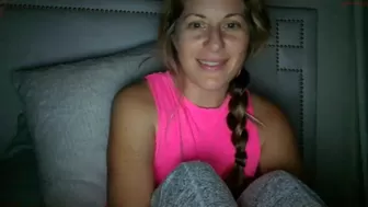 reneejax Hot girl fucks her pussy with her hand