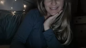 reneejax cute chick jerks both holes