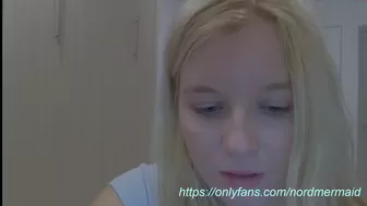 nordmermaid adult skin masturbates with fingers