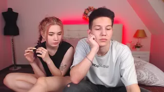 kira_kiro skin masturbates pussy