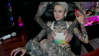 max69alexa Busty blonde