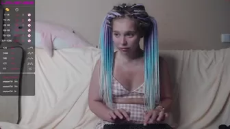 lyaksi hot bitch punches holes with fingers