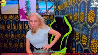 leah_coy Attractive chick fucks juicy slits