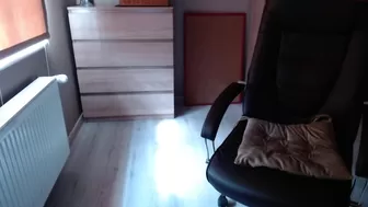 juicy_peach88 caresses his holes