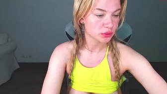 judyqeen shy curls yelling from a wild orgasm