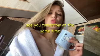 infinite_reality sexy hottie fucks both holes