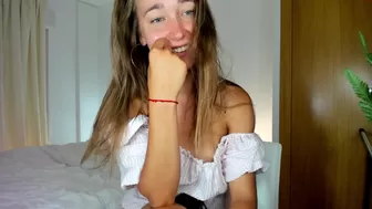 olaya_del_mar beautiful lady pulls pussy