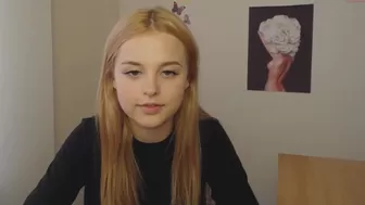 mirand cute chicks lick cunt in pose