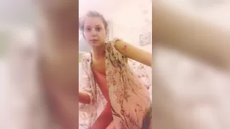 elenakoshkaxoxo hot chick with big booty poses in lingerie