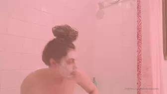 elenakoshkaxoxo hot brunette girl pulls her pussy