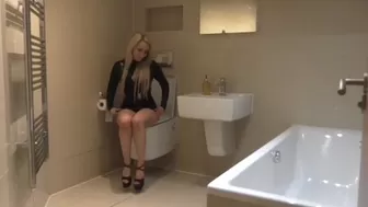 Mistress Courtney aka misscourtneym onlyfans hot babe jerking off pussy