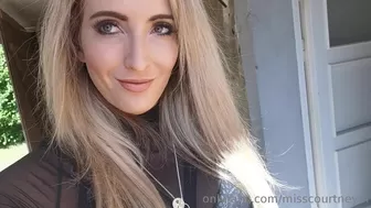 Mistress Courtney aka misscourtneym onlyfans hottie masturbates shaved cunt
