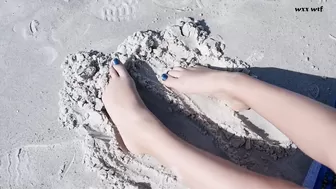 Sandy Teen Feet at the Beach_Sarah Anderson_1080p