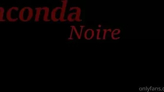 Anaconda Noire onlyfans dark chick seduces with big shapes