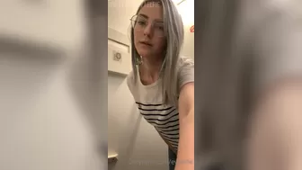 evaelfie cute little woman pulling nipples