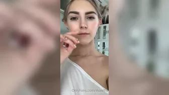 evaelfie busty babe caresses nipples