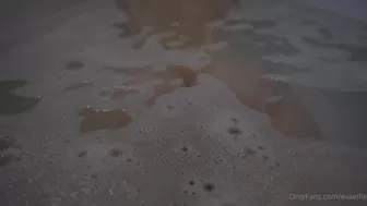 evaelfie solid brunette masturbates shaved holes