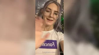 evaelfie a woman with a wide pelvis gets shaved cunt