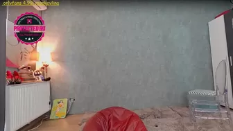 monkeylina skinny female rubs herself with oil