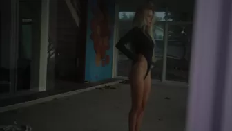 sofie_sofie appetizing dancer poses for the camera