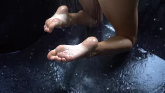 sofie_sofie big breasted passion rubs the body with oil