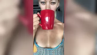 sofie_sofie playful flirt dancing striptease