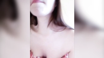 Amabel69 во фри ласкает свои промежности