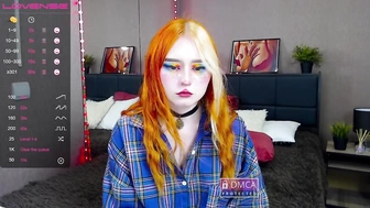 LanaLoy отдыхает перед камерой