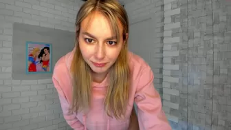 miss_jenni15 shy chick caresses big tits