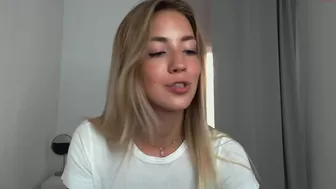 emmi_rosee Blonde bitch