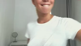 emmi_rosee gorgeous bitch chatting in fries