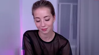 emmi_rosee big boobed babe fucks her cap