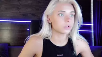 cherrishlulu old woman fucks herself with two toys in both holes