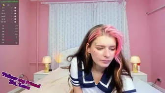 Cleo_one spicy chick gently pulls pussy