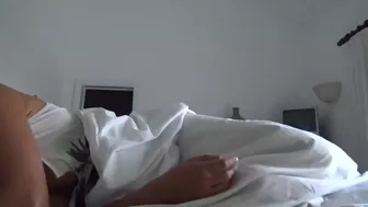 Alyssa Reece juicy bitch caresses the clitoris