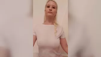 sarahsuniverse demonstratively masturbating on cam