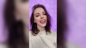 AdrianaChechik rubs and fucks her pussy