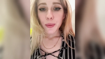 Likachkaa с вибратором в пилотке