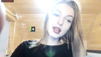 MissFentasy1 отменная деваха ласкает свою пилотку